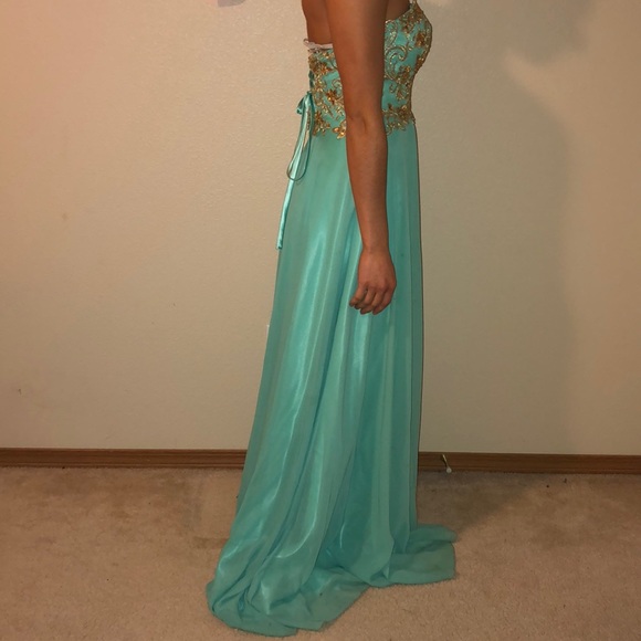 Beautiful Princess Gown - Picture 3 of 3